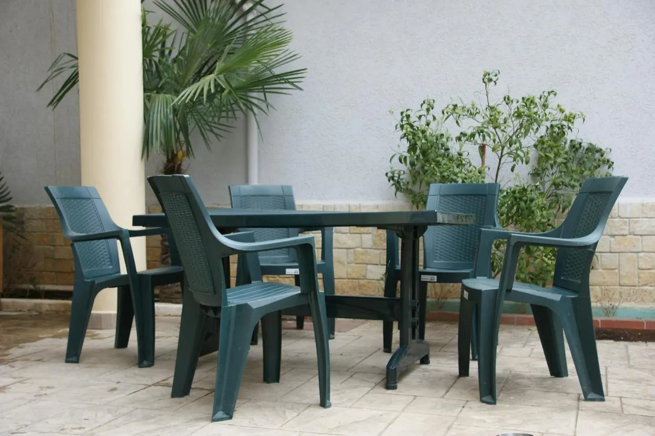 The Golden Rooster Hostel Τίρανα