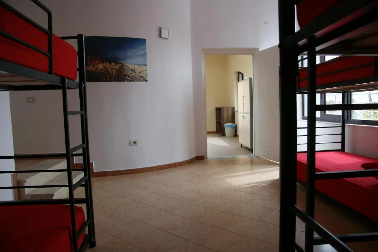 The Golden Rooster Hostel Τίρανα Αλβανία