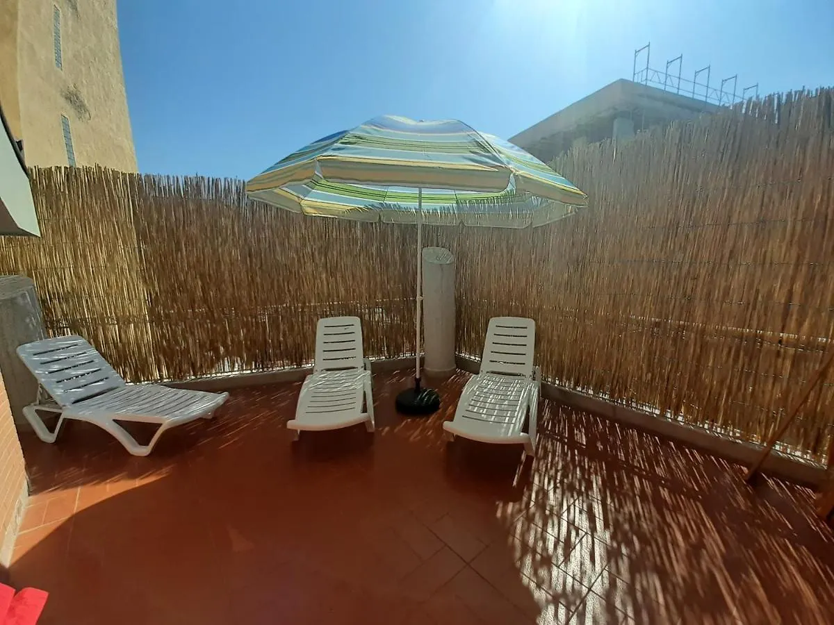 The Golden Rooster Hostel Τίρανα