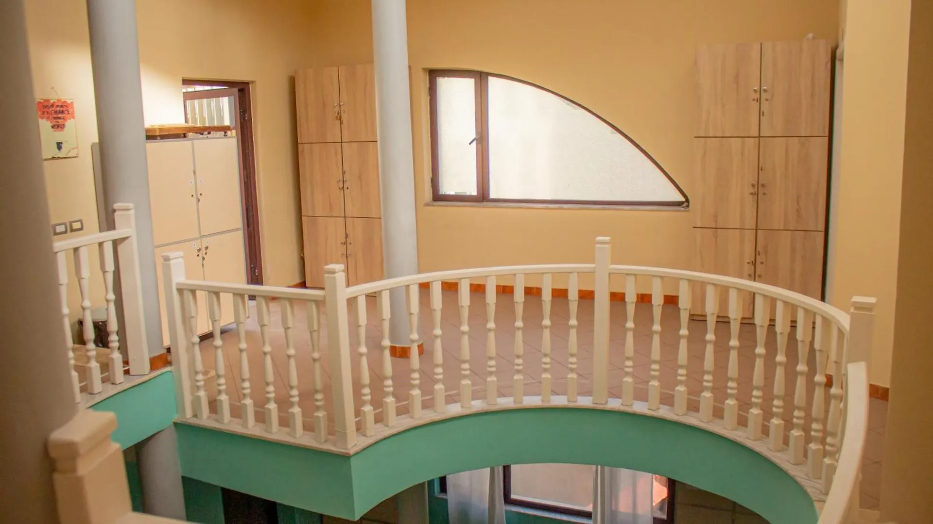 The Golden Rooster Hostel Τίρανα 0*,  Αλβανία