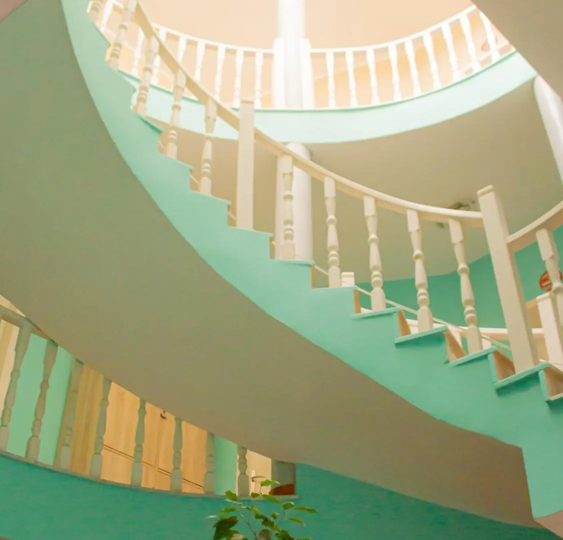 The Golden Rooster Hostel Τίρανα